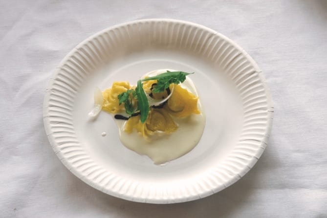 Cappelletti al baccalà con crema di aglio nero di Voghiera (Chef M. Borroni e D. Balduzzi)